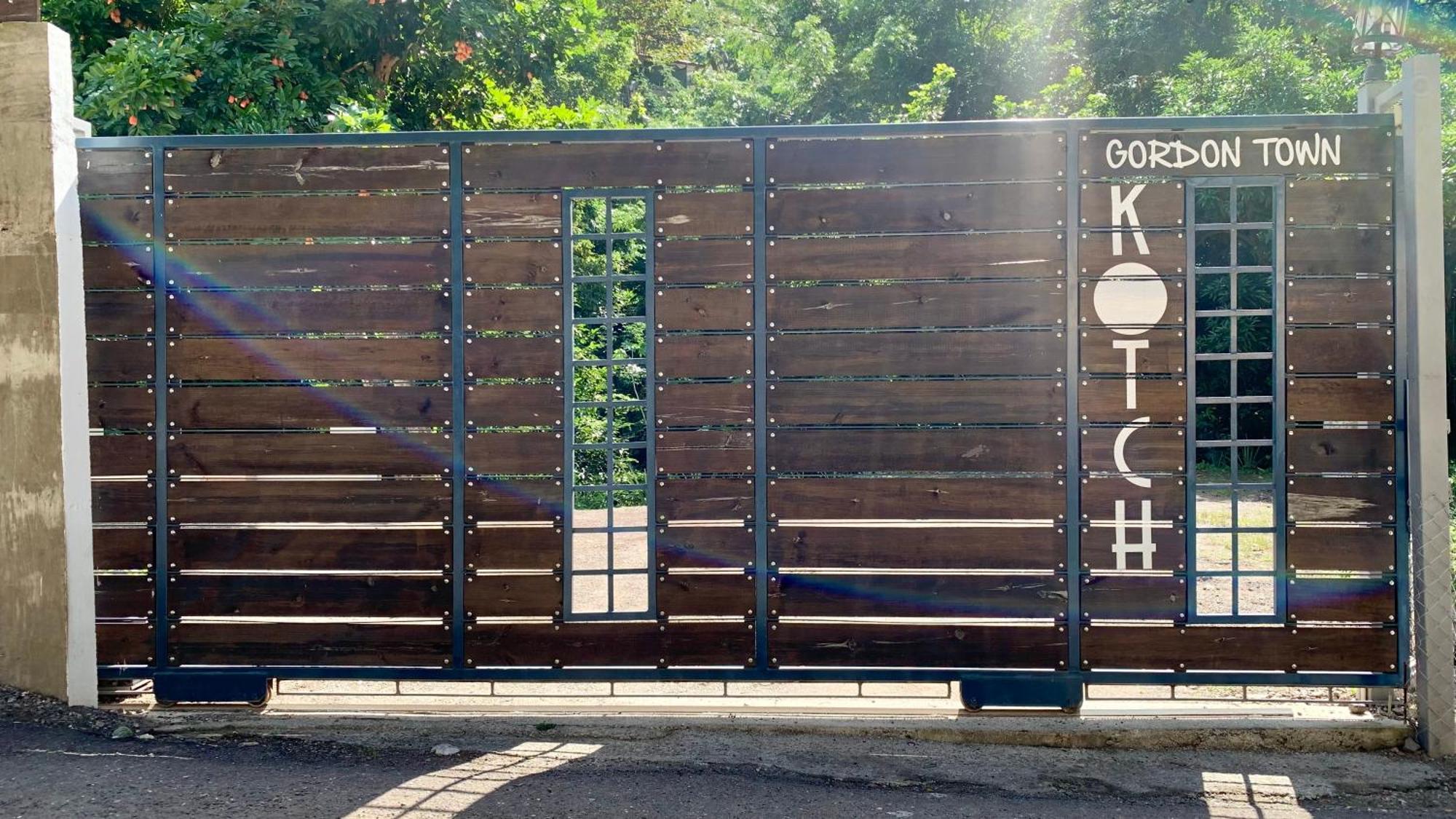 キングストン Gordon Town Kotchホステル エクステリア 写真